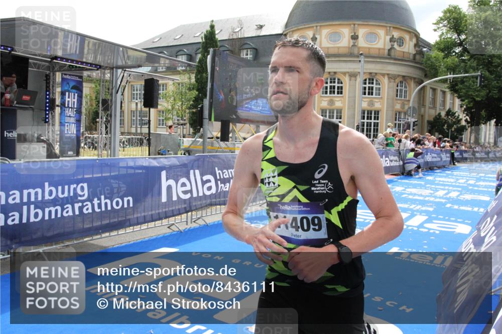 29.06.2025 - hella hamburg halbmarathon Michael Strokosch http://msf.ph/oto/8436111 29.06.2025 10:16:24 Ziel 11409 meine-sportfotos.de