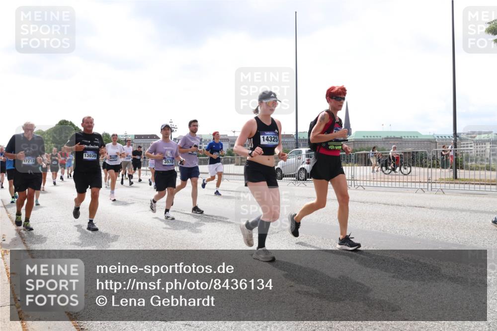 29.06.2025 - hella hamburg halbmarathon Lena Gebhardt http://msf.ph/oto/8436134 29.06.2025 10:45:06 Lombardsbrücke 13039, 17273, 8907, 3570, 14325, 1024, 1273, 1629, 1685, 1798, 1924, 2007, 2674, 2779, 3160, 3164, 3570, 3879, 3993, 4099, 4102, 4186, 4215, 4275, 4337, 4504, 4820, 4851, 4968, 5099, 5108, 5190, 5339, 5355, 5636, 5949, 6509, 6763, 6788, 6841, 6888, 6911, 6980, 7699, 7912, 8582, 8594, 8605, 8762, 8907, 9036, 9084, 9085, 9331, 9333, 9397, 10225, 10562, 10566, 10668, 10707, 11272, 11314, 12198, 12318, 12332, 12334, 12394, 13039, 13261, 14681 meine-sportfotos.de