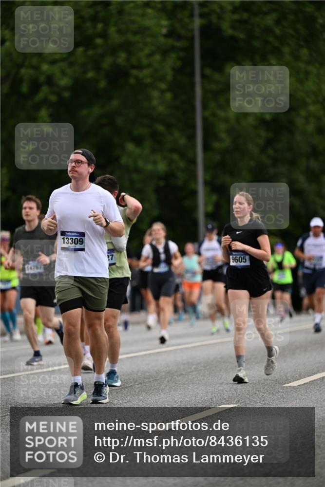 29.06.2025 - hella hamburg halbmarathon Dr. Thomas Lammeyer http://msf.ph/oto/8436135 29.06.2025 10:55:14 Kennedybrücke 1208, 1478, 2358, 2859, 3647, 4695, 4848, 5530, 6178, 7133, 7141, 7161, 7677, 8779, 8833, 8986, 9605, 10437, 11252 meine-sportfotos.de