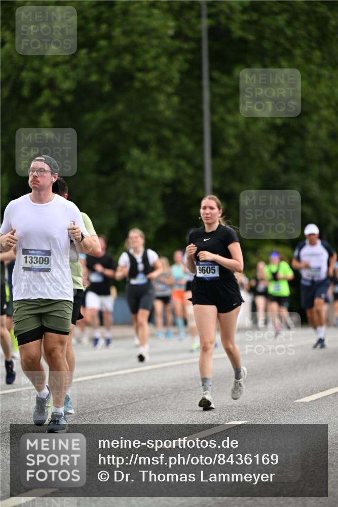 29.06.2025 - hella hamburg halbmarathon Dr. Thomas Lammeyer http://msf.ph/oto/8436169 29.06.2025 10:55:15 Kennedybrücke 1208, 1478, 2358, 2859, 3647, 4695, 4848, 5530, 6178, 7133, 7141, 7161, 7677, 8779, 8833, 8986, 9605, 10437, 11252 meine-sportfotos.de