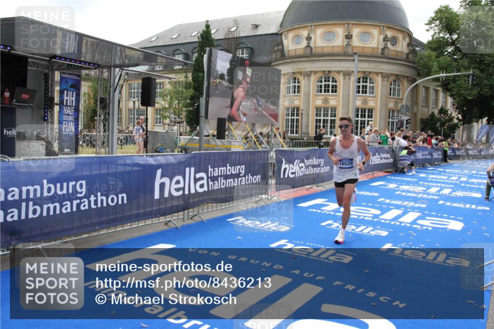 29.06.2025 - hella hamburg halbmarathon Michael Strokosch http://msf.ph/oto/8436213 29.06.2025 10:17:04 Ziel 16529 meine-sportfotos.de