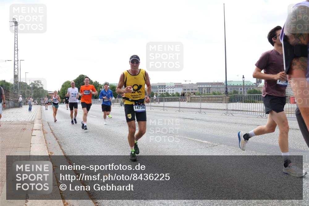 29.06.2025 - hella hamburg halbmarathon Lena Gebhardt http://msf.ph/oto/8436225 29.06.2025 10:09:21 Lombardsbrücke 4859, 18726, 14736, 1147, 1188, 1456, 1483, 1513, 1838, 2978, 4859, 5806, 5885, 6674, 7187, 7453, 8090, 9718, 9988, 10194, 10819, 11067, 11496, 12156, 12862, 13210, 13592, 13593, 13660, 14736, 15586, 15592, 15697, 16688, 17347, 18266, 18505, 18726, 18727, 19166 meine-sportfotos.de