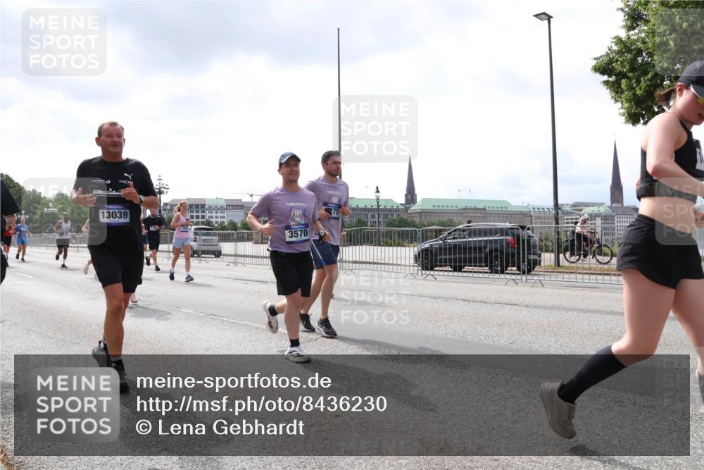 29.06.2025 - hella hamburg halbmarathon Lena Gebhardt http://msf.ph/oto/8436230 29.06.2025 10:45:07 Lombardsbrücke 13039, 3570, 275, 1024, 1273, 1629, 1685, 1798, 1924, 2007, 2674, 2779, 3160, 3164, 3570, 3879, 3993, 4099, 4102, 4186, 4215, 4275, 4306, 4337, 4504, 4820, 4851, 5099, 5108, 5190, 5339, 5636, 5949, 6509, 6763, 6788, 6841, 6888, 6911, 6980, 7699, 7912, 8582, 8594, 8605, 8762, 8907, 9036, 9084, 9085, 9331, 9333, 10225, 10562, 10566, 10668, 10707, 11272, 11314, 12198, 12318, 12332, 12334, 12394, 13039, 13261, 14681 meine-sportfotos.de