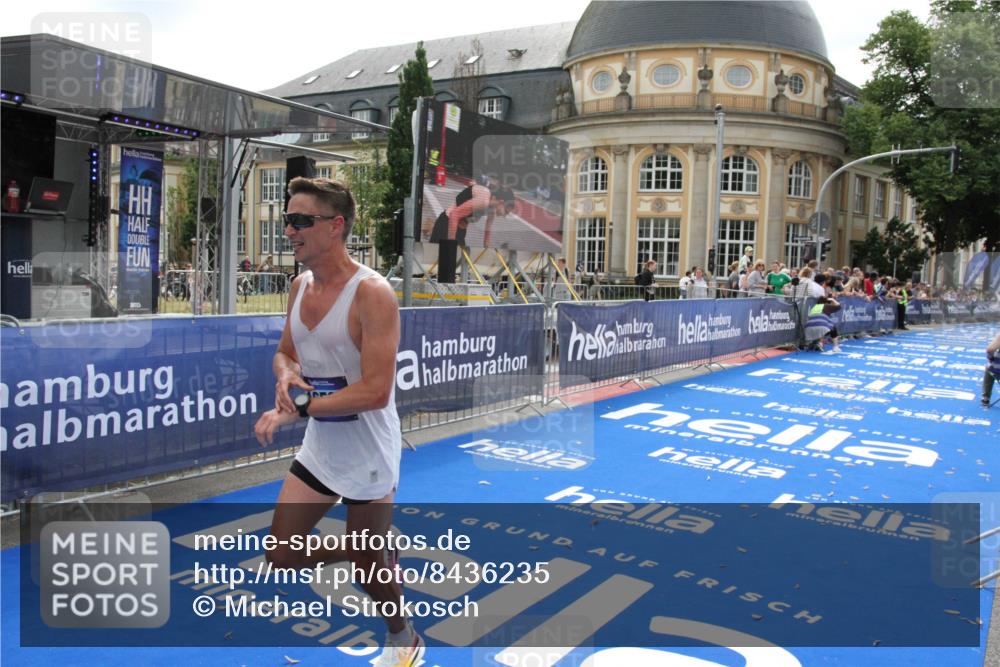 29.06.2025 - hella hamburg halbmarathon Michael Strokosch http://msf.ph/oto/8436235 29.06.2025 10:17:04 Ziel 16529 meine-sportfotos.de