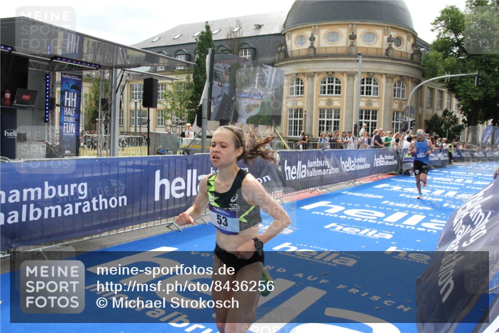 29.06.2025 - hella hamburg halbmarathon Michael Strokosch http://msf.ph/oto/8436256 29.06.2025 10:19:12 Ziel 53, 2144 meine-sportfotos.de