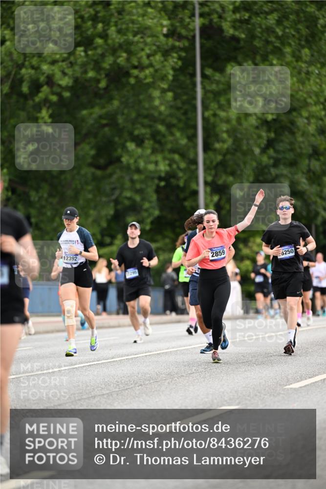 29.06.2025 - hella hamburg halbmarathon Dr. Thomas Lammeyer http://msf.ph/oto/8436276 29.06.2025 10:55:18 Kennedybrücke 1208, 1478, 2358, 2859, 3229, 3647, 4848, 5530, 6178, 7141, 8779, 8833, 8986, 9605, 10437, 11252 meine-sportfotos.de