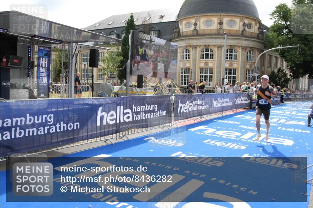 29.06.2025 - hella hamburg halbmarathon Michael Strokosch http://msf.ph/oto/8436282 29.06.2025 10:17:11 Ziel 4116 meine-sportfotos.de