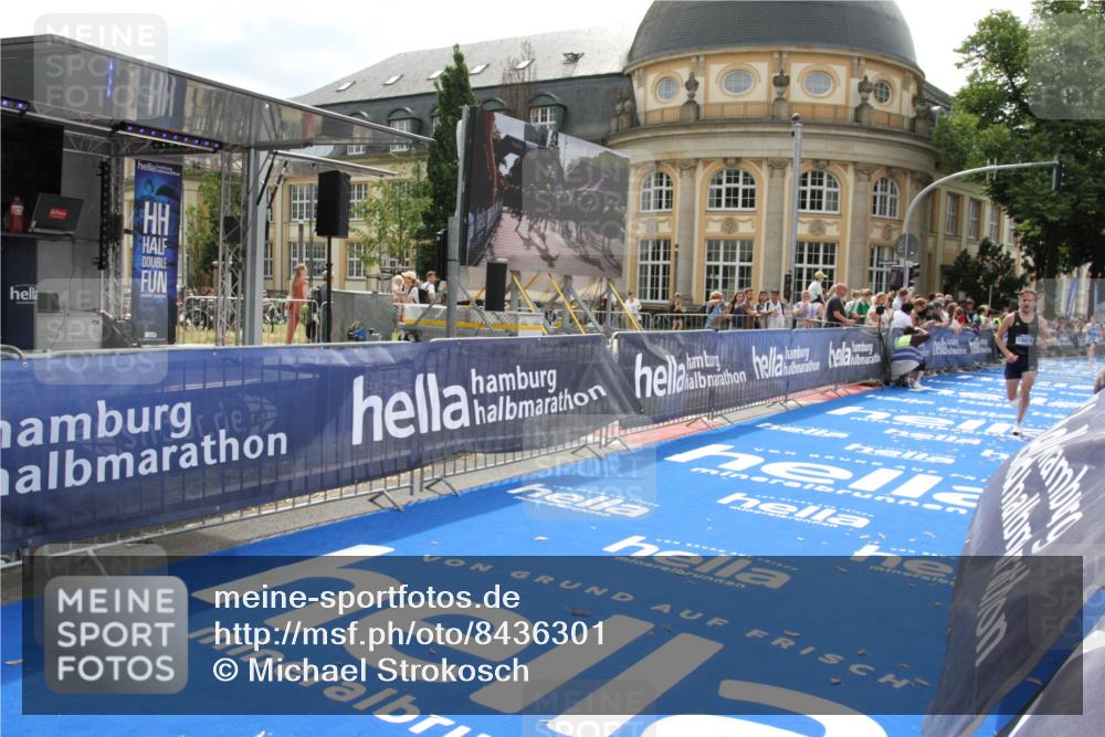 29.06.2025 - hella hamburg halbmarathon Michael Strokosch http://msf.ph/oto/8436301 29.06.2025 10:19:24 Ziel 2659, 13016 meine-sportfotos.de
