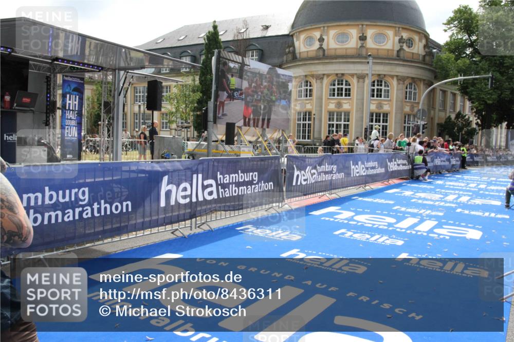 29.06.2025 - hella hamburg halbmarathon Michael Strokosch http://msf.ph/oto/8436311 29.06.2025 10:17:12 Ziel 4116 meine-sportfotos.de