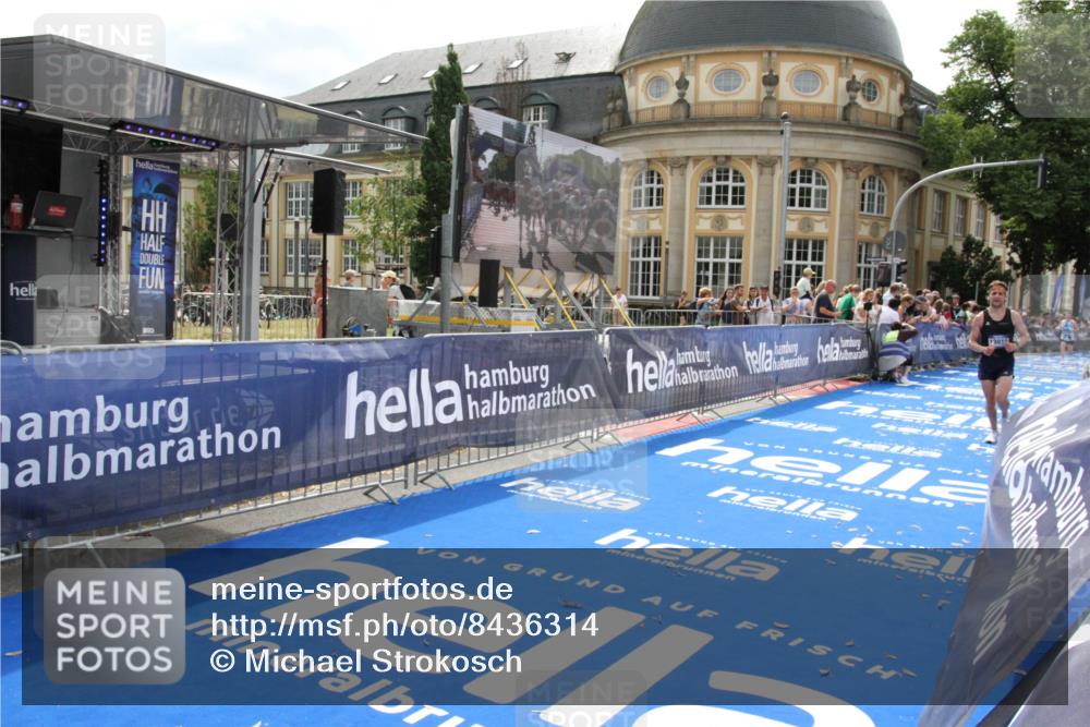 29.06.2025 - hella hamburg halbmarathon Michael Strokosch http://msf.ph/oto/8436314 29.06.2025 10:19:24 Ziel 2659, 13016 meine-sportfotos.de
