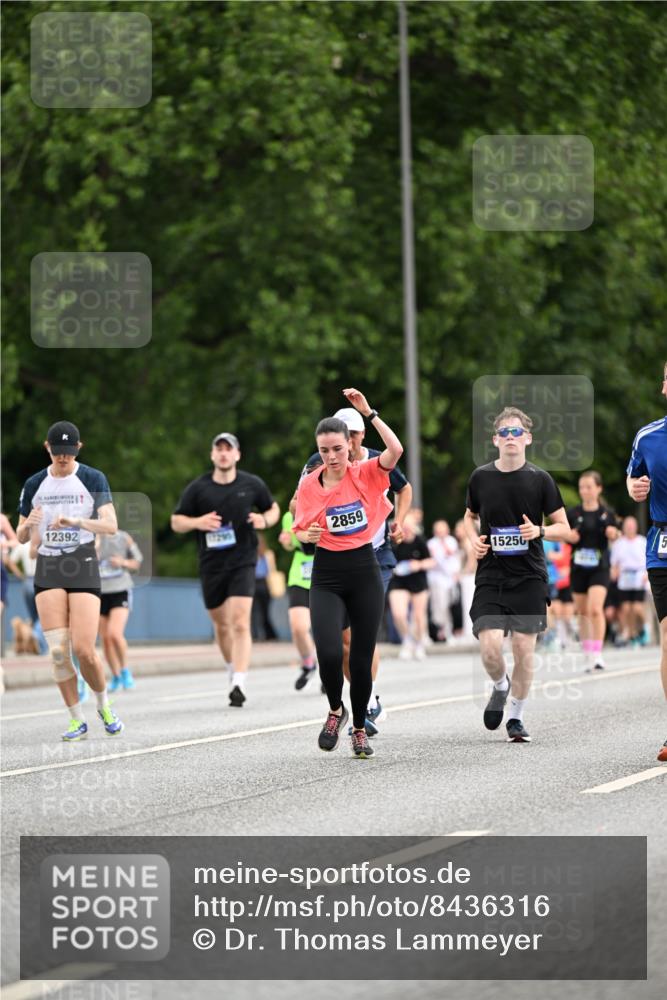 29.06.2025 - hella hamburg halbmarathon Dr. Thomas Lammeyer http://msf.ph/oto/8436316 29.06.2025 10:55:19 Kennedybrücke 1208, 1478, 2358, 2859, 3229, 3647, 4848, 5530, 6178, 7141, 8779, 8833, 8986, 9605, 10437, 11252 meine-sportfotos.de