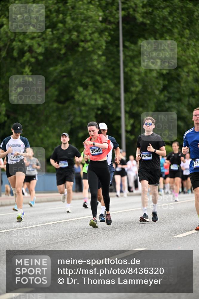 29.06.2025 - hella hamburg halbmarathon Dr. Thomas Lammeyer http://msf.ph/oto/8436320 29.06.2025 10:55:19 Kennedybrücke 1208, 1478, 2358, 2859, 3229, 3647, 4848, 5530, 6178, 7141, 8779, 8833, 8986, 9605, 10437, 11252 meine-sportfotos.de