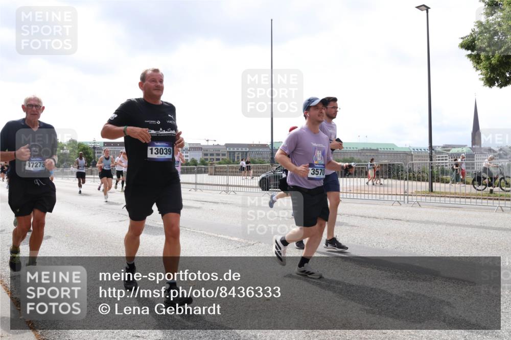 29.06.2025 - hella hamburg halbmarathon Lena Gebhardt http://msf.ph/oto/8436333 29.06.2025 10:45:07 Lombardsbrücke 17273, 13039, 3570, 1024, 1273, 1629, 1685, 1798, 1924, 2007, 2674, 2779, 3160, 3164, 3570, 3879, 3993, 4099, 4102, 4186, 4215, 4275, 4306, 4337, 4504, 4820, 4851, 5099, 5108, 5190, 5339, 5636, 5949, 6509, 6763, 6788, 6841, 6888, 6911, 6980, 7699, 7912, 8582, 8594, 8605, 8762, 8907, 9036, 9084, 9085, 9331, 9333, 10225, 10562, 10566, 10668, 10707, 11272, 11314, 12198, 12318, 12332, 12334, 12394, 13039, 13261, 14681 meine-sportfotos.de