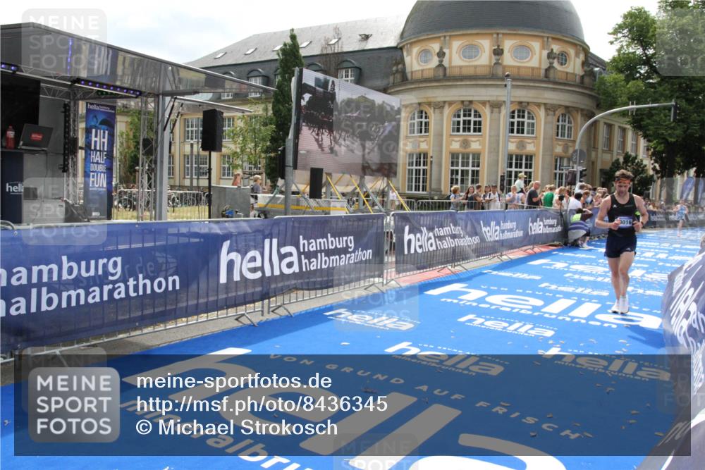 29.06.2025 - hella hamburg halbmarathon Michael Strokosch http://msf.ph/oto/8436345 29.06.2025 10:19:25 Ziel 2659, 13016 meine-sportfotos.de