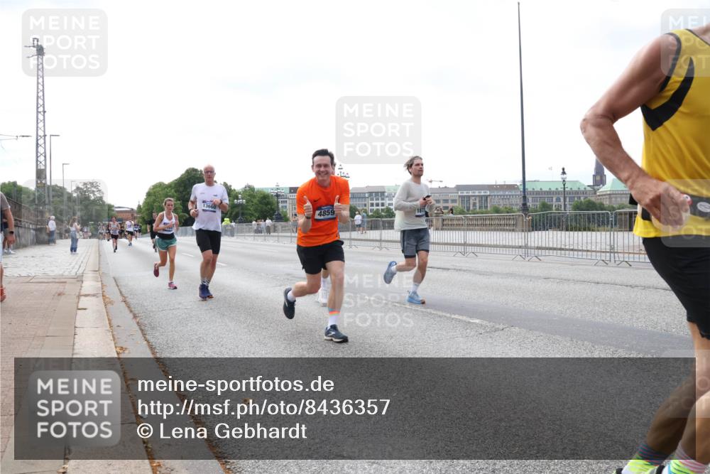 29.06.2025 - hella hamburg halbmarathon Lena Gebhardt http://msf.ph/oto/8436357 29.06.2025 10:09:22 Lombardsbrücke 13660, 4859, 1147, 1188, 1456, 1483, 1513, 1823, 1838, 2978, 4859, 5806, 5885, 6674, 7187, 7453, 8090, 9297, 9718, 9988, 10194, 10819, 11067, 11496, 12156, 12509, 12862, 13210, 13592, 13593, 13660, 14736, 15586, 15592, 15697, 16688, 17347, 18266, 18505, 18726, 18727, 19166 meine-sportfotos.de