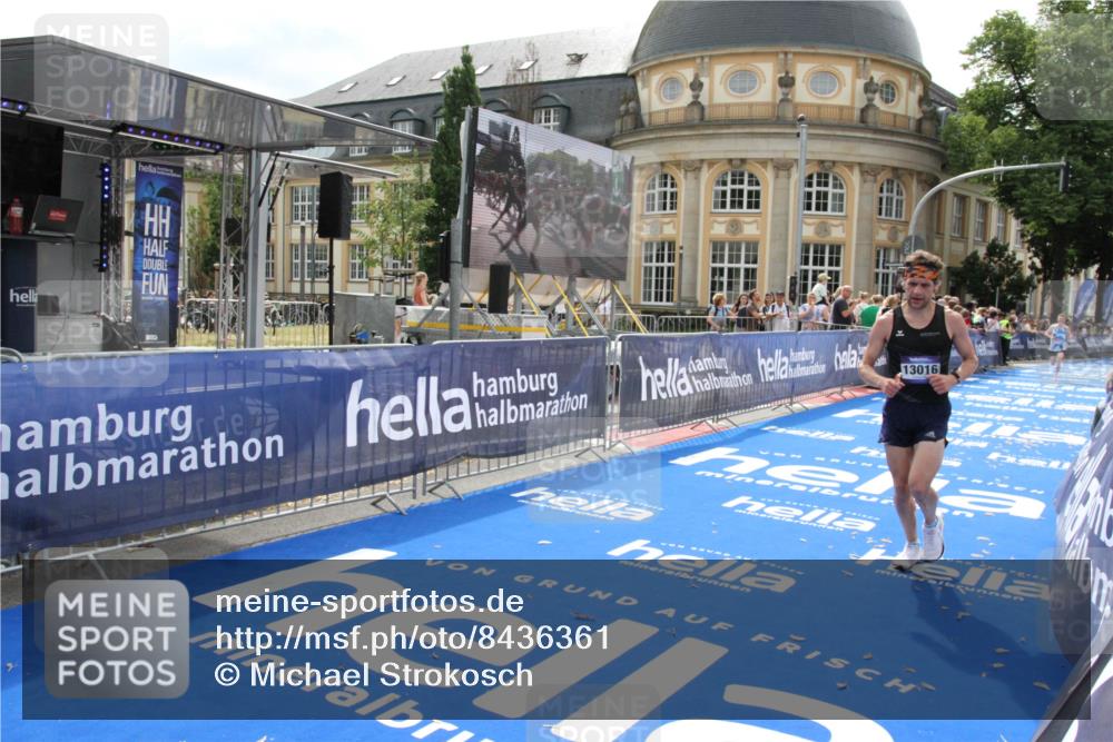 29.06.2025 - hella hamburg halbmarathon Michael Strokosch http://msf.ph/oto/8436361 29.06.2025 10:19:26 Ziel 2659, 13016 meine-sportfotos.de