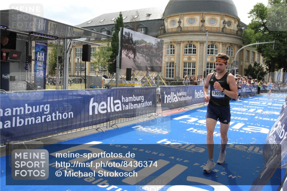 29.06.2025 - hella hamburg halbmarathon Michael Strokosch http://msf.ph/oto/8436374 29.06.2025 10:19:27 Ziel 2659, 13016 meine-sportfotos.de