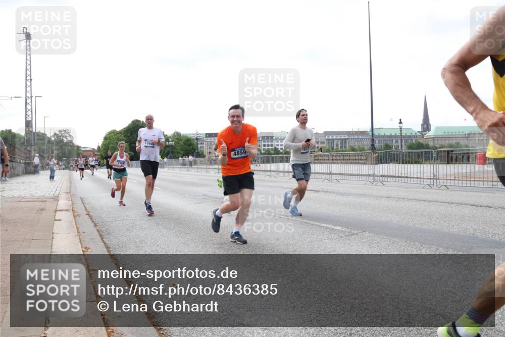 29.06.2025 - hella hamburg halbmarathon Lena Gebhardt http://msf.ph/oto/8436385 29.06.2025 10:09:22 Lombardsbrücke 1366, 4859, 1872, 1147, 1188, 1456, 1483, 1513, 1823, 1838, 2978, 4859, 5806, 5885, 6674, 7187, 7453, 8090, 9297, 9718, 9988, 10194, 10819, 11067, 11496, 12156, 12509, 12862, 13210, 13592, 13593, 13660, 14736, 15586, 15592, 15697, 16688, 17347, 18266, 18505, 18726, 18727, 19166 meine-sportfotos.de