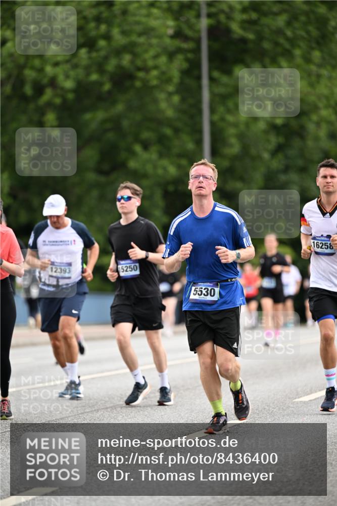 29.06.2025 - hella hamburg halbmarathon Dr. Thomas Lammeyer http://msf.ph/oto/8436400 29.06.2025 10:55:21 Kennedybrücke 1208, 2358, 2859, 3229, 3647, 4848, 5530, 6178, 7141, 7769, 8779, 8986, 9605, 10437, 11252 meine-sportfotos.de