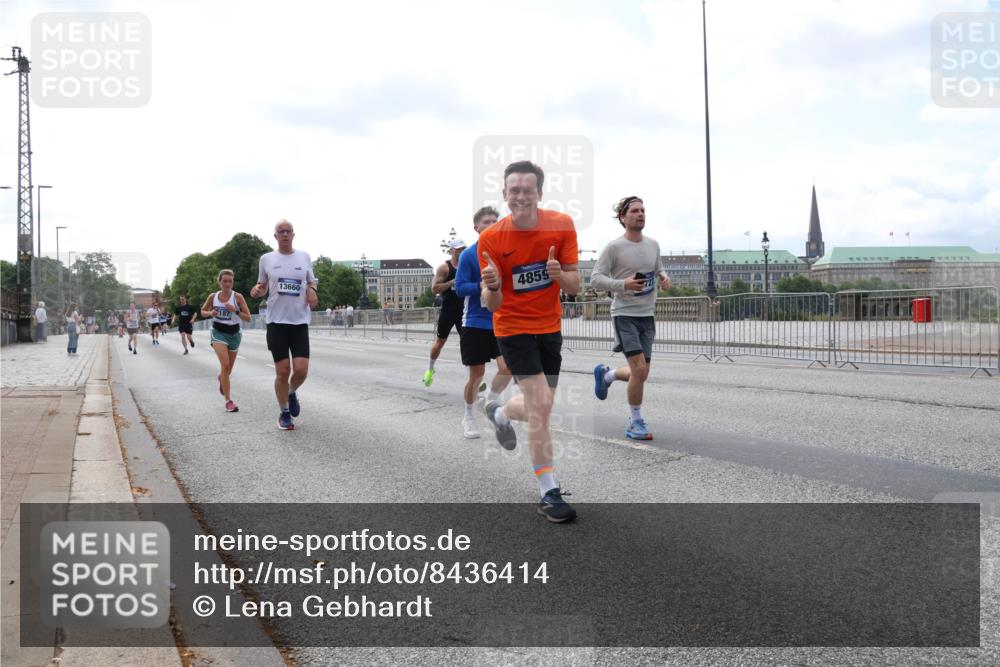 29.06.2025 - hella hamburg halbmarathon Lena Gebhardt http://msf.ph/oto/8436414 29.06.2025 10:09:22 Lombardsbrücke 187, 13660, 4859, 1147, 1188, 1456, 1483, 1513, 1823, 1838, 2978, 4859, 5806, 5885, 6674, 7187, 7453, 8090, 9297, 9718, 9988, 10194, 10819, 11067, 11496, 12156, 12509, 12862, 13210, 13592, 13593, 13660, 14736, 15586, 15592, 15697, 16688, 17347, 18266, 18505, 18726, 18727, 19166 meine-sportfotos.de
