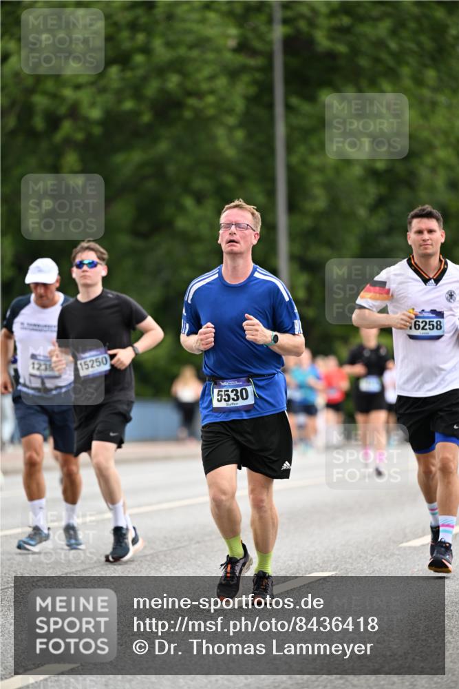 29.06.2025 - hella hamburg halbmarathon Dr. Thomas Lammeyer http://msf.ph/oto/8436418 29.06.2025 10:55:22 Kennedybrücke 1208, 2358, 2859, 3229, 3647, 4848, 5530, 6178, 7141, 7769, 8779, 8986, 9605, 11252 meine-sportfotos.de