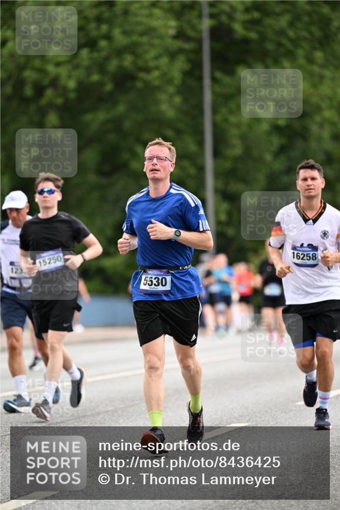 29.06.2025 - hella hamburg halbmarathon Dr. Thomas Lammeyer http://msf.ph/oto/8436425 29.06.2025 10:55:22 Kennedybrücke 1208, 2358, 2859, 3229, 3647, 4848, 5530, 6178, 7141, 7769, 8779, 8986, 9605, 11252 meine-sportfotos.de