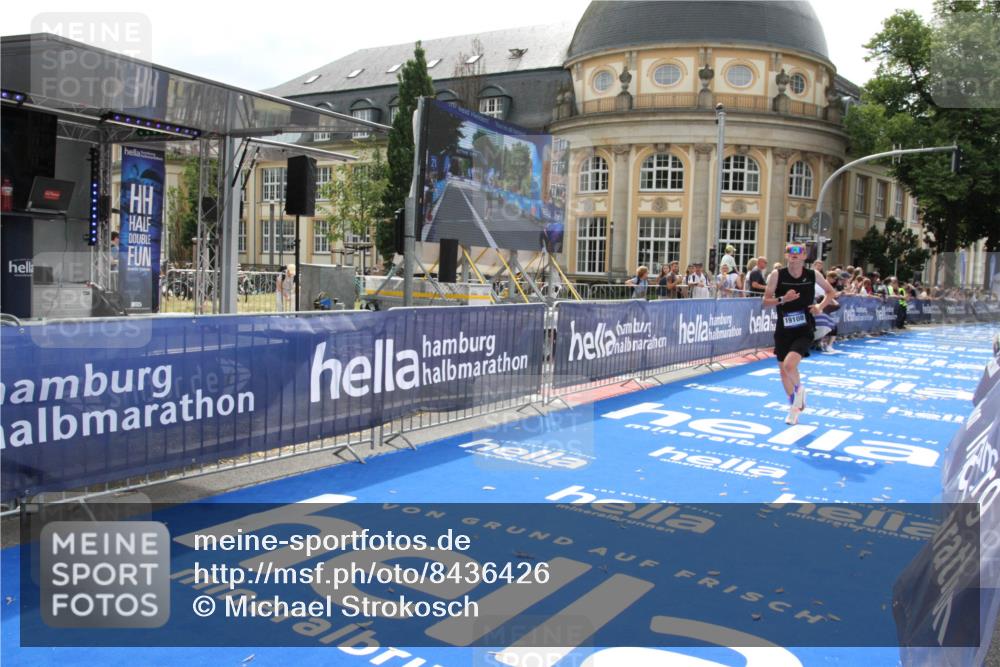 29.06.2025 - hella hamburg halbmarathon Michael Strokosch http://msf.ph/oto/8436426 29.06.2025 10:19:42 Ziel 19108 meine-sportfotos.de