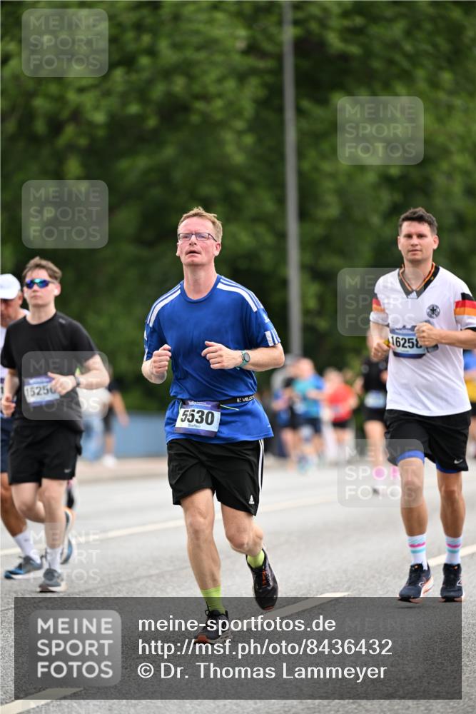 29.06.2025 - hella hamburg halbmarathon Dr. Thomas Lammeyer http://msf.ph/oto/8436432 29.06.2025 10:55:22 Kennedybrücke 1208, 2358, 2859, 3229, 3647, 4848, 5530, 6178, 7141, 7769, 8779, 8986, 9605, 11252 meine-sportfotos.de