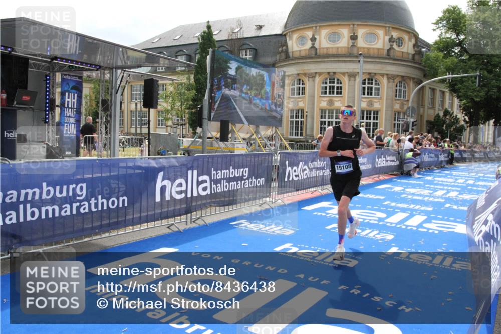 29.06.2025 - hella hamburg halbmarathon Michael Strokosch http://msf.ph/oto/8436438 29.06.2025 10:19:42 Ziel 19108 meine-sportfotos.de