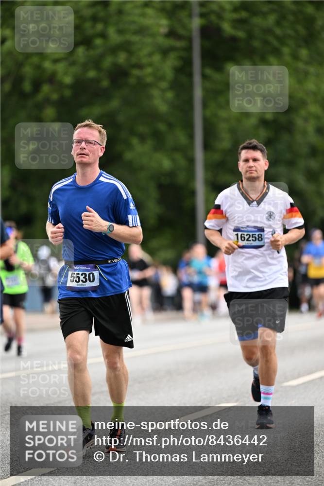29.06.2025 - hella hamburg halbmarathon Dr. Thomas Lammeyer http://msf.ph/oto/8436442 29.06.2025 10:55:22 Kennedybrücke 1208, 2358, 2859, 3229, 3647, 4848, 5530, 6178, 7141, 7769, 8779, 8986, 9605, 11252 meine-sportfotos.de