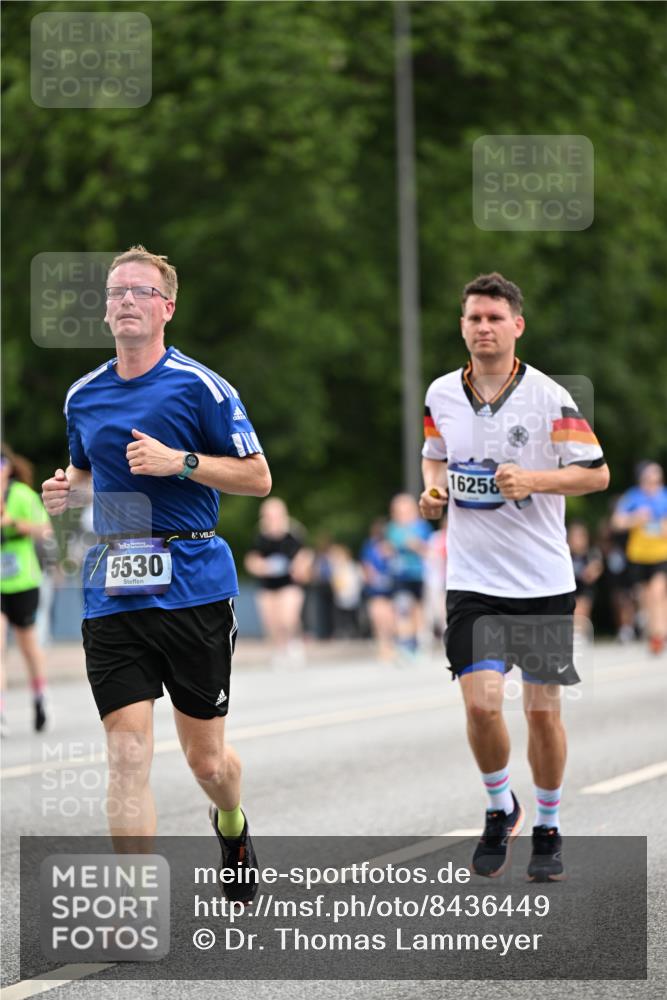 29.06.2025 - hella hamburg halbmarathon Dr. Thomas Lammeyer http://msf.ph/oto/8436449 29.06.2025 10:55:22 Kennedybrücke 1208, 2358, 2859, 3229, 3647, 4848, 5530, 6178, 7141, 7769, 8779, 8986, 9605, 11252 meine-sportfotos.de