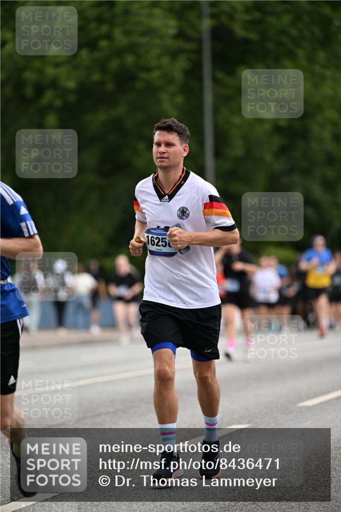 29.06.2025 - hella hamburg halbmarathon Dr. Thomas Lammeyer http://msf.ph/oto/8436471 29.06.2025 10:55:23 Kennedybrücke 1208, 2358, 2859, 3229, 3647, 4771, 4848, 5530, 6178, 7141, 7769, 8779, 8986, 9605, 11252 meine-sportfotos.de