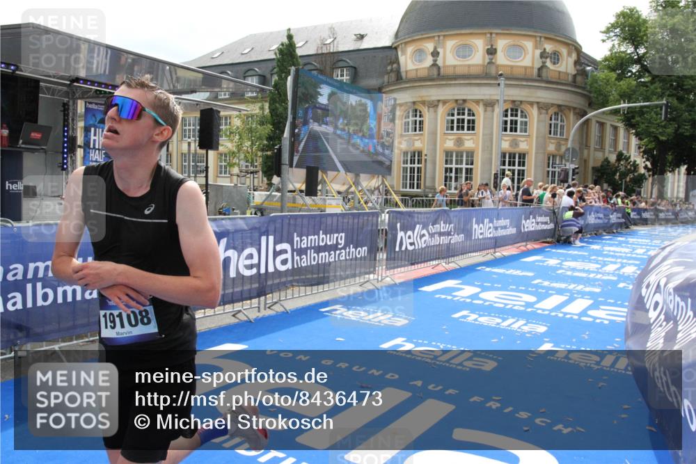 29.06.2025 - hella hamburg halbmarathon Michael Strokosch http://msf.ph/oto/8436473 29.06.2025 10:19:43 Ziel 19108 meine-sportfotos.de