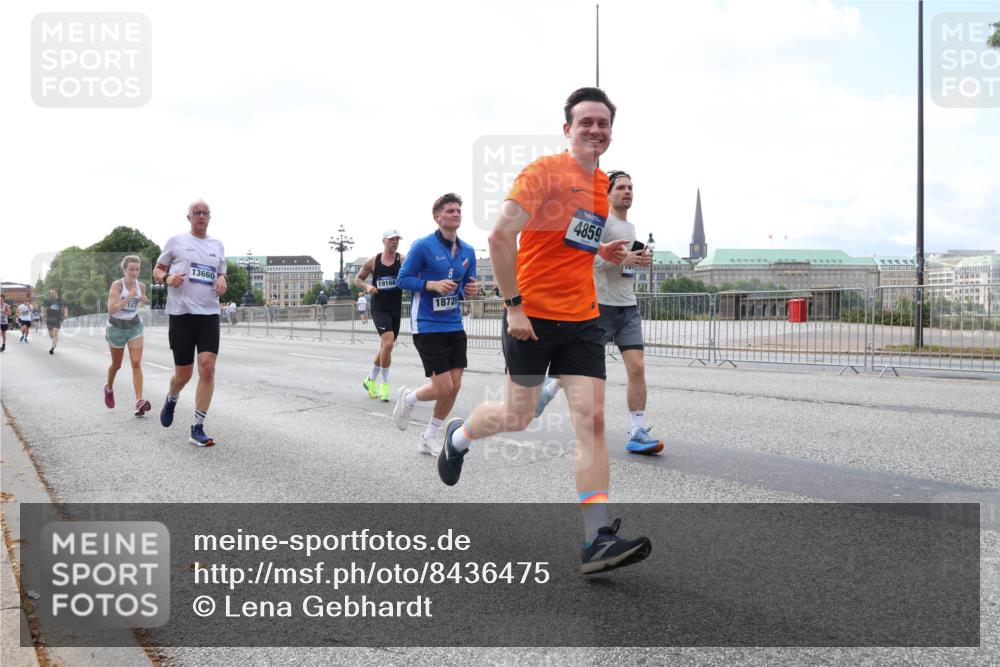 29.06.2025 - hella hamburg halbmarathon Lena Gebhardt http://msf.ph/oto/8436475 29.06.2025 10:09:23 Lombardsbrücke 13660, 19166, 18726, 4859, 1147, 1188, 1456, 1483, 1513, 1823, 1838, 2978, 4859, 5806, 5885, 6674, 7187, 7453, 8090, 9297, 9718, 9988, 10194, 10819, 11067, 11496, 12156, 12509, 12862, 13210, 13592, 13593, 13660, 14736, 15586, 15592, 15697, 16688, 17347, 18266, 18505, 18726, 18727, 19166 meine-sportfotos.de