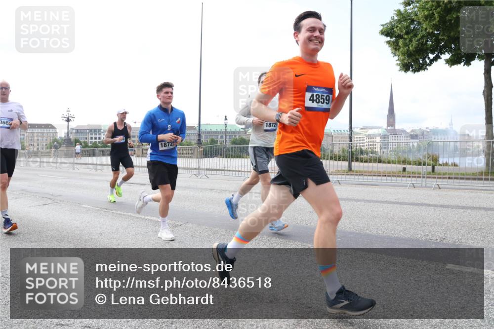 29.06.2025 - hella hamburg halbmarathon Lena Gebhardt http://msf.ph/oto/8436518 29.06.2025 10:09:23 Lombardsbrücke 366, 18727, 8, 1872, 4859, 1147, 1188, 1456, 1483, 1513, 1823, 1838, 2978, 4859, 5806, 5885, 6674, 7187, 7453, 8090, 9297, 9718, 9988, 10194, 10819, 11067, 11496, 12156, 12509, 12862, 13210, 13592, 13593, 13660, 14736, 15586, 15592, 15697, 16688, 17347, 18266, 18505, 18726, 18727, 19166 meine-sportfotos.de