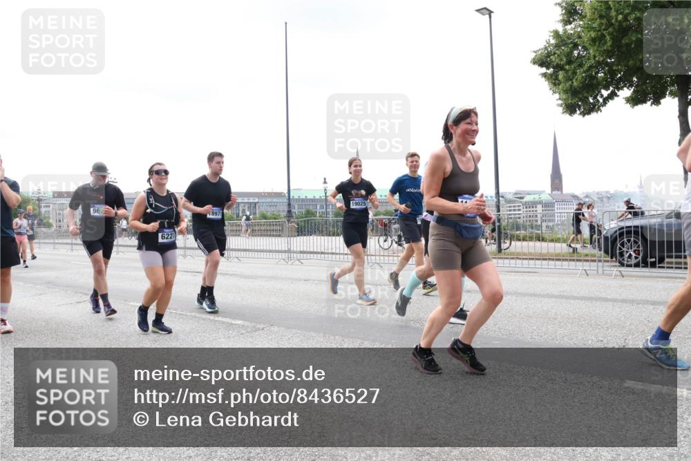 29.06.2025 - hella hamburg halbmarathon Lena Gebhardt http://msf.ph/oto/8436527 29.06.2025 11:22:27 Lombardsbrücke 96, 6221, 8971, 19025, 1016, 1211, 1214, 1556, 2446, 2597, 2765, 3483, 3704, 3758, 4038, 4505, 4689, 4862, 5103, 5332, 5758, 6221, 6339, 6400, 6755, 6801, 6967, 6974, 8044, 8425, 8725, 9268, 9678, 9728, 9729, 10546, 10547, 11475, 11476, 11540, 11680, 11703, 12604, 13787, 14030, 14186, 14211, 14579, 14885, 14983, 15930, 16033, 16046, 16236, 16252, 16849, 16857, 16859, 17505, 17629, 17662, 17663 meine-sportfotos.de