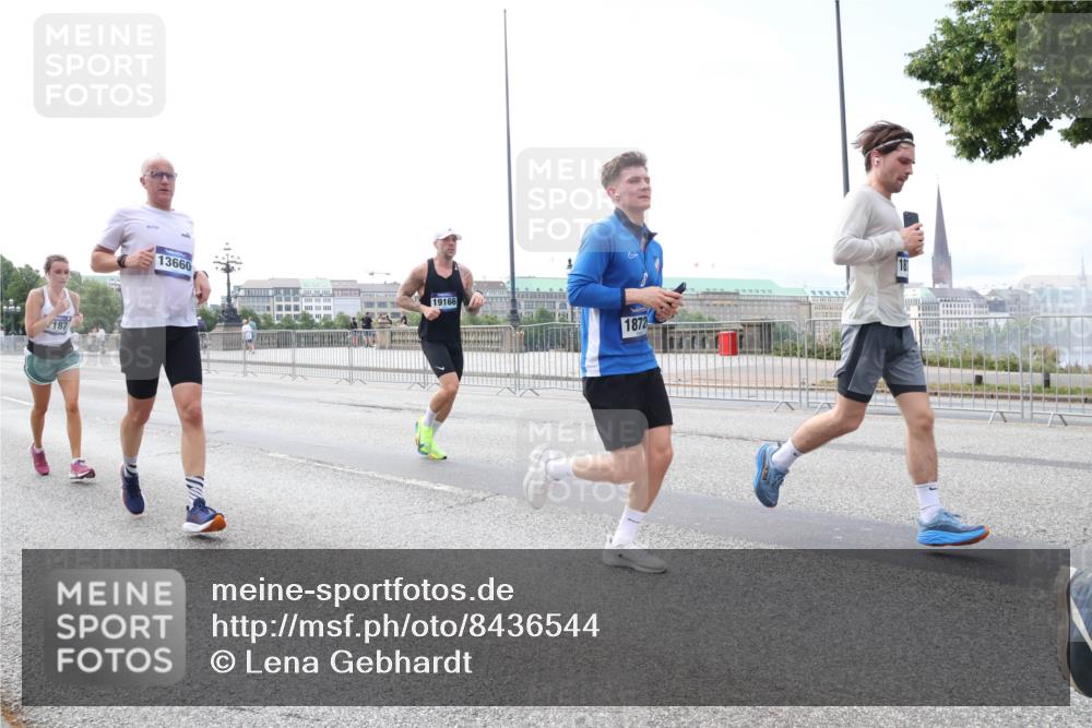 29.06.2025 - hella hamburg halbmarathon Lena Gebhardt http://msf.ph/oto/8436544 29.06.2025 10:09:23 Lombardsbrücke 187, 13660, 19166, 1872, 181, 1147, 1188, 1456, 1483, 1513, 1823, 1838, 2978, 4859, 5806, 5885, 6674, 7187, 7453, 8090, 9297, 9718, 9988, 10194, 10819, 11067, 11496, 12156, 12509, 12862, 13210, 13592, 13593, 13660, 14736, 15586, 15592, 15697, 16688, 17347, 18266, 18505, 18726, 18727, 19166 meine-sportfotos.de