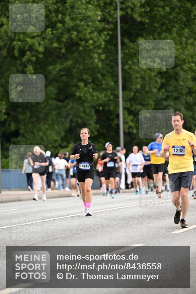 29.06.2025 - hella hamburg halbmarathon Dr. Thomas Lammeyer http://msf.ph/oto/8436558 29.06.2025 10:55:25 Kennedybrücke 1208, 2358, 2859, 3229, 4771, 4848, 5530, 6178, 7141, 7769, 8779, 9166, 9167, 9605, 9933, 11252 meine-sportfotos.de