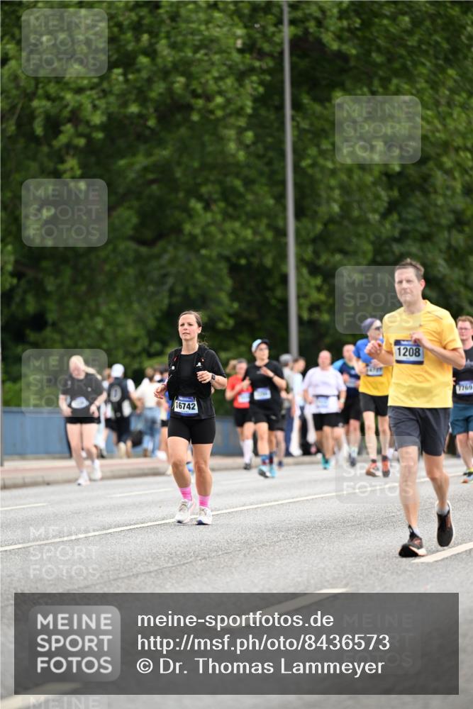 29.06.2025 - hella hamburg halbmarathon Dr. Thomas Lammeyer http://msf.ph/oto/8436573 29.06.2025 10:55:26 Kennedybrücke 1208, 2358, 2859, 3229, 4771, 4848, 5530, 6178, 7141, 7769, 8779, 9166, 9167, 9605, 9933, 11252 meine-sportfotos.de