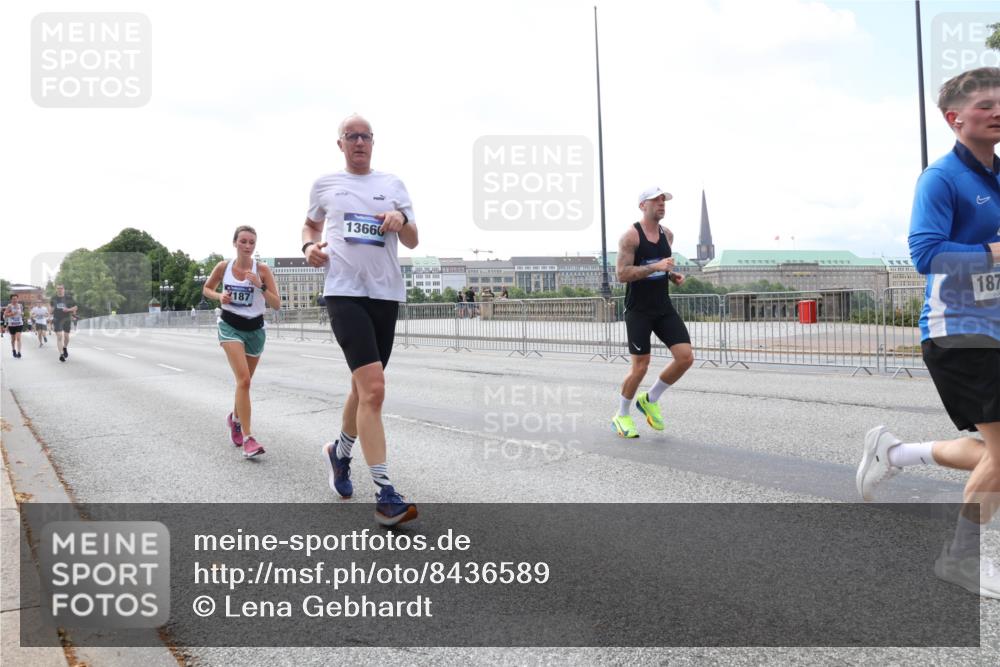 29.06.2025 - hella hamburg halbmarathon Lena Gebhardt http://msf.ph/oto/8436589 29.06.2025 10:09:24 Lombardsbrücke 187, 13660, 187, 1147, 1188, 1456, 1483, 1513, 1823, 1838, 2978, 4859, 5806, 5885, 6674, 7187, 7453, 8090, 9297, 9718, 9988, 10194, 10819, 11067, 11496, 12156, 12509, 12862, 13210, 13592, 13593, 13660, 14736, 15697, 16688, 16918, 17347, 18266, 18505, 18726, 18727, 19166 meine-sportfotos.de