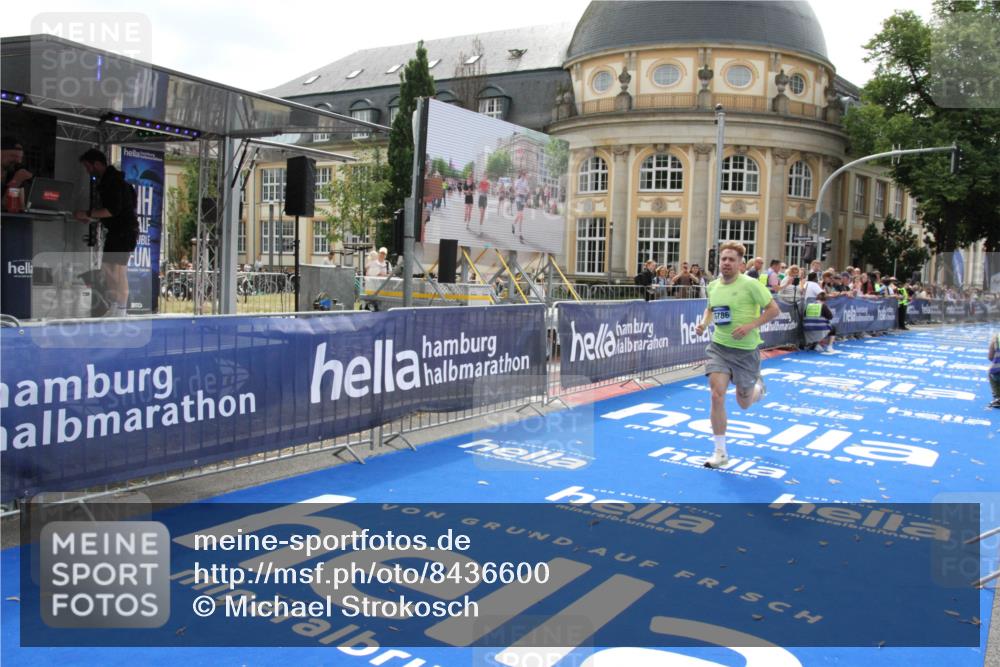 29.06.2025 - hella hamburg halbmarathon Michael Strokosch http://msf.ph/oto/8436600 29.06.2025 10:18:14 Ziel 17786 meine-sportfotos.de