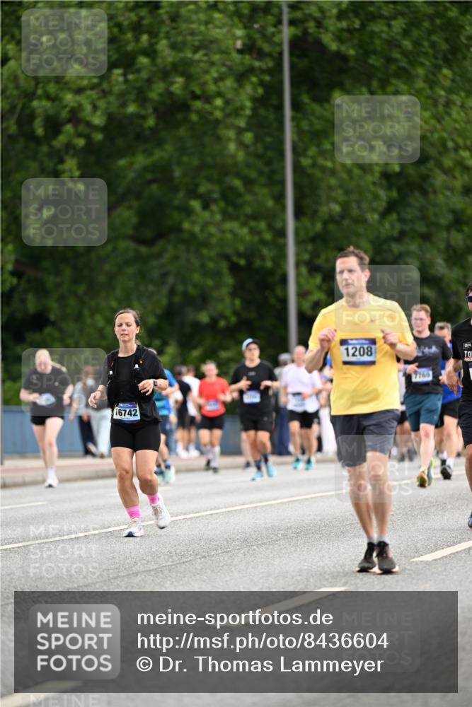 29.06.2025 - hella hamburg halbmarathon Dr. Thomas Lammeyer http://msf.ph/oto/8436604 29.06.2025 10:55:27 Kennedybrücke 1208, 2358, 2859, 3229, 4771, 4848, 5530, 6178, 7141, 7769, 8779, 9166, 9167, 9605, 9933, 11252 meine-sportfotos.de
