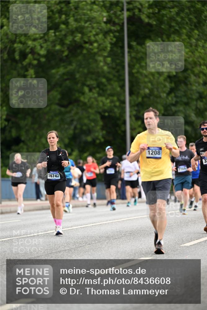 29.06.2025 - hella hamburg halbmarathon Dr. Thomas Lammeyer http://msf.ph/oto/8436608 29.06.2025 10:55:27 Kennedybrücke 1208, 2358, 2859, 3229, 4771, 4848, 5530, 6178, 7141, 7769, 8779, 9166, 9167, 9605, 9933, 11252 meine-sportfotos.de