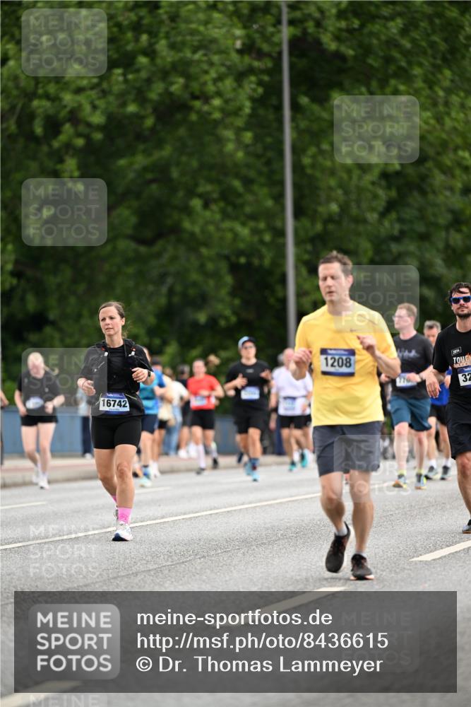 29.06.2025 - hella hamburg halbmarathon Dr. Thomas Lammeyer http://msf.ph/oto/8436615 29.06.2025 10:55:27 Kennedybrücke 1208, 2358, 2859, 3229, 4771, 4848, 5530, 6178, 7141, 7769, 8779, 9166, 9167, 9605, 9933, 11252 meine-sportfotos.de