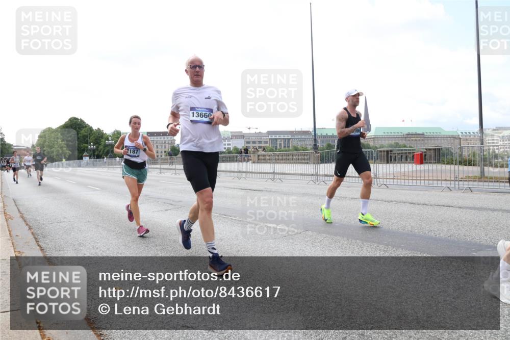 29.06.2025 - hella hamburg halbmarathon Lena Gebhardt http://msf.ph/oto/8436617 29.06.2025 10:09:24 Lombardsbrücke 7187, 13660, 166, 1147, 1188, 1456, 1483, 1513, 1823, 1838, 2978, 4859, 5806, 5885, 6674, 7187, 7453, 8090, 9297, 9718, 9988, 10194, 10819, 11067, 11496, 12156, 12509, 12862, 13210, 13592, 13593, 13660, 14736, 15697, 16688, 16918, 17347, 18266, 18505, 18726, 18727, 19166 meine-sportfotos.de