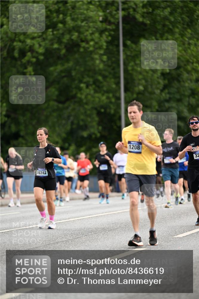 29.06.2025 - hella hamburg halbmarathon Dr. Thomas Lammeyer http://msf.ph/oto/8436619 29.06.2025 10:55:27 Kennedybrücke 1208, 2358, 2859, 3229, 4771, 4848, 5530, 6178, 7141, 7769, 8779, 9166, 9167, 9605, 9933, 11252 meine-sportfotos.de