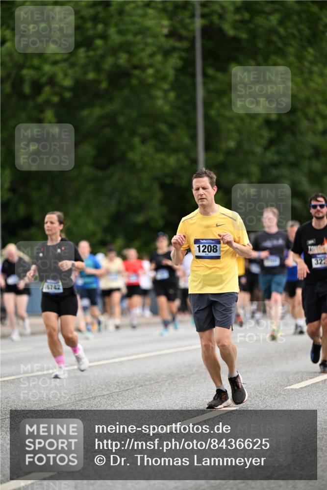 29.06.2025 - hella hamburg halbmarathon Dr. Thomas Lammeyer http://msf.ph/oto/8436625 29.06.2025 10:55:27 Kennedybrücke 1208, 2358, 2859, 3229, 4771, 4848, 5530, 6178, 7141, 7769, 8779, 9166, 9167, 9605, 9933, 11252 meine-sportfotos.de