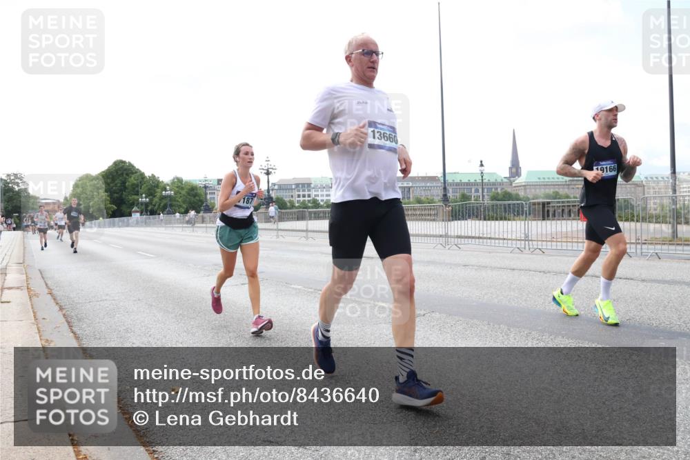 29.06.2025 - hella hamburg halbmarathon Lena Gebhardt http://msf.ph/oto/8436640 29.06.2025 10:09:24 Lombardsbrücke 187, 13660, 19166, 1147, 1188, 1456, 1483, 1513, 1823, 1838, 2978, 4859, 5806, 5885, 6674, 7187, 7453, 8090, 9297, 9718, 9988, 10194, 10819, 11067, 11496, 12156, 12509, 12862, 13210, 13592, 13593, 13660, 14736, 15697, 16688, 16918, 17347, 18266, 18505, 18726, 18727, 19166 meine-sportfotos.de
