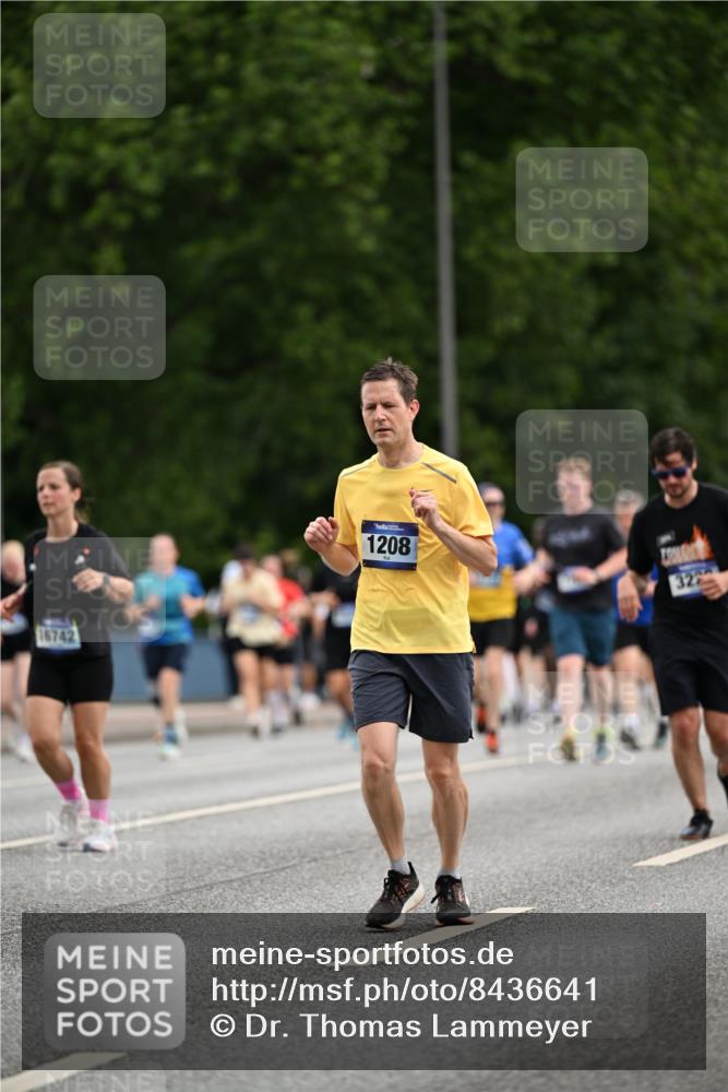29.06.2025 - hella hamburg halbmarathon Dr. Thomas Lammeyer http://msf.ph/oto/8436641 29.06.2025 10:55:28 Kennedybrücke 1208, 1930, 2358, 2859, 3229, 4771, 4848, 5530, 6178, 7141, 7769, 8779, 9166, 9167, 9605, 9933, 11252 meine-sportfotos.de