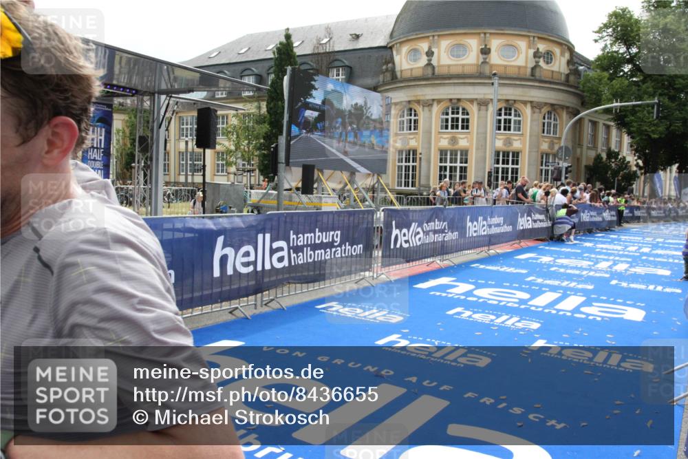 29.06.2025 - hella hamburg halbmarathon Michael Strokosch http://msf.ph/oto/8436655 29.06.2025 10:20:07 Ziel 9255, 11829 meine-sportfotos.de